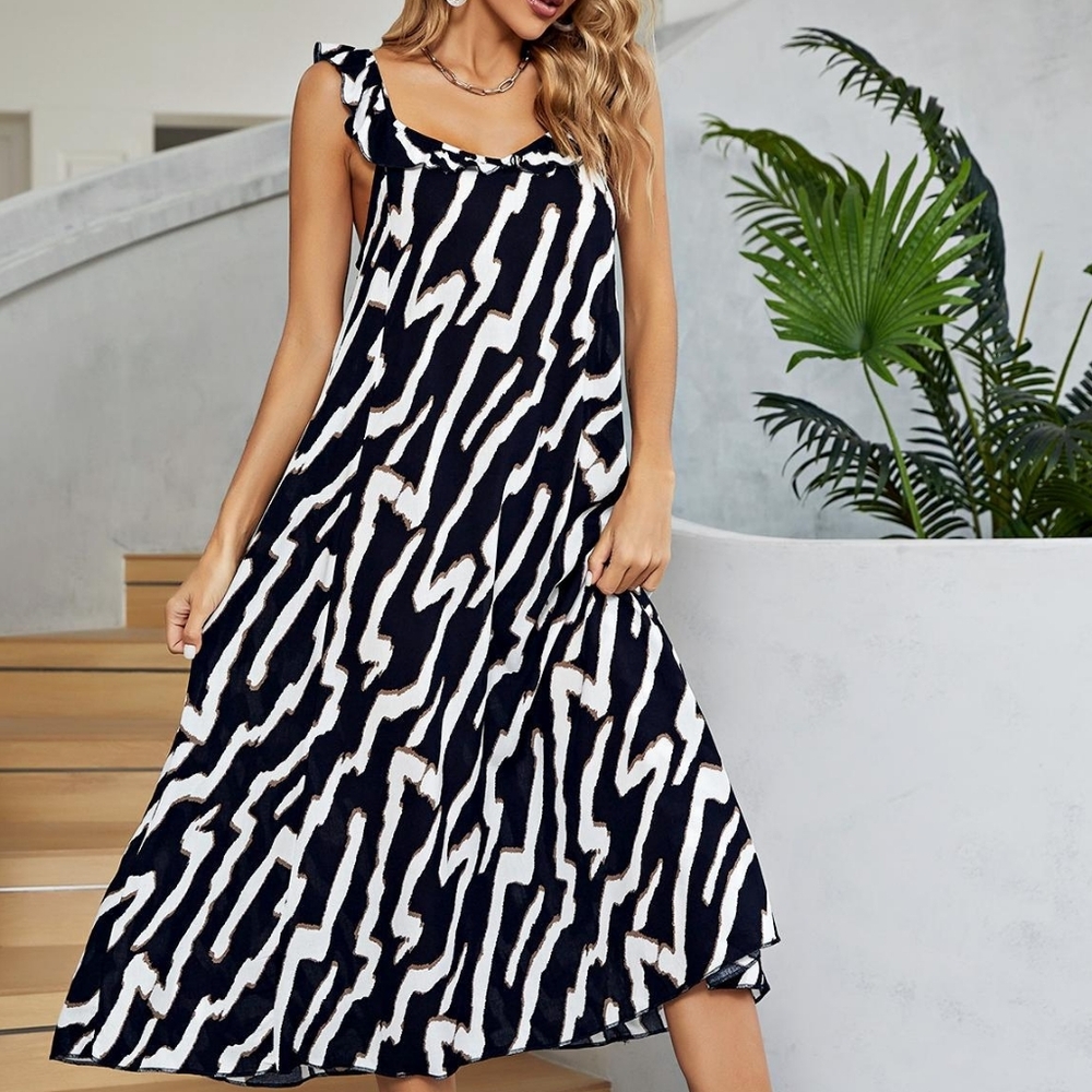 The Classic Contrast Midi Dress - Picture 9 of 10